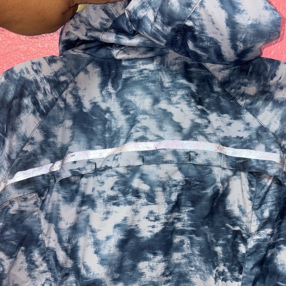 Lululemon Athletica Blue and White Ski Jacket - Picture 4 of 7